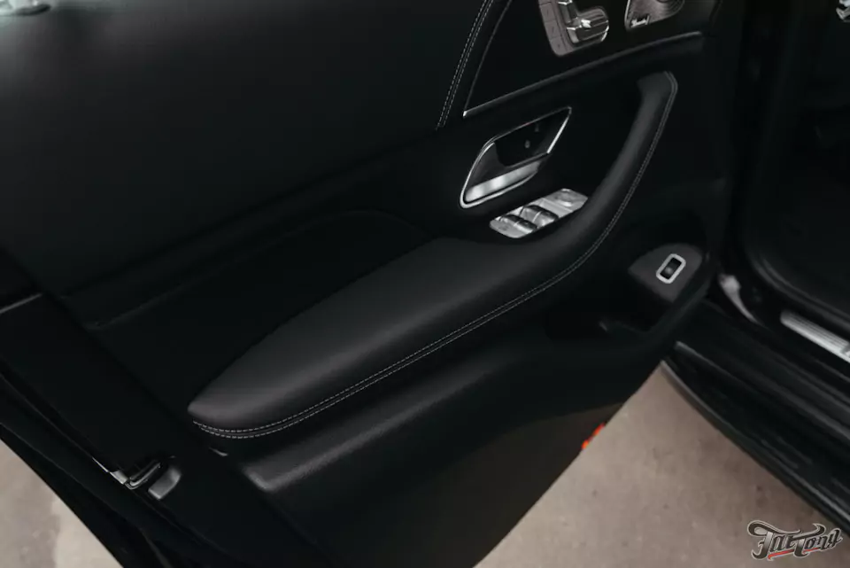 Окрас деталей Mercedes GLS после некачественных работ, оклейка полиуретаном, окрас дисков и суппортов, антихром, комплекс детейлинг-услуг